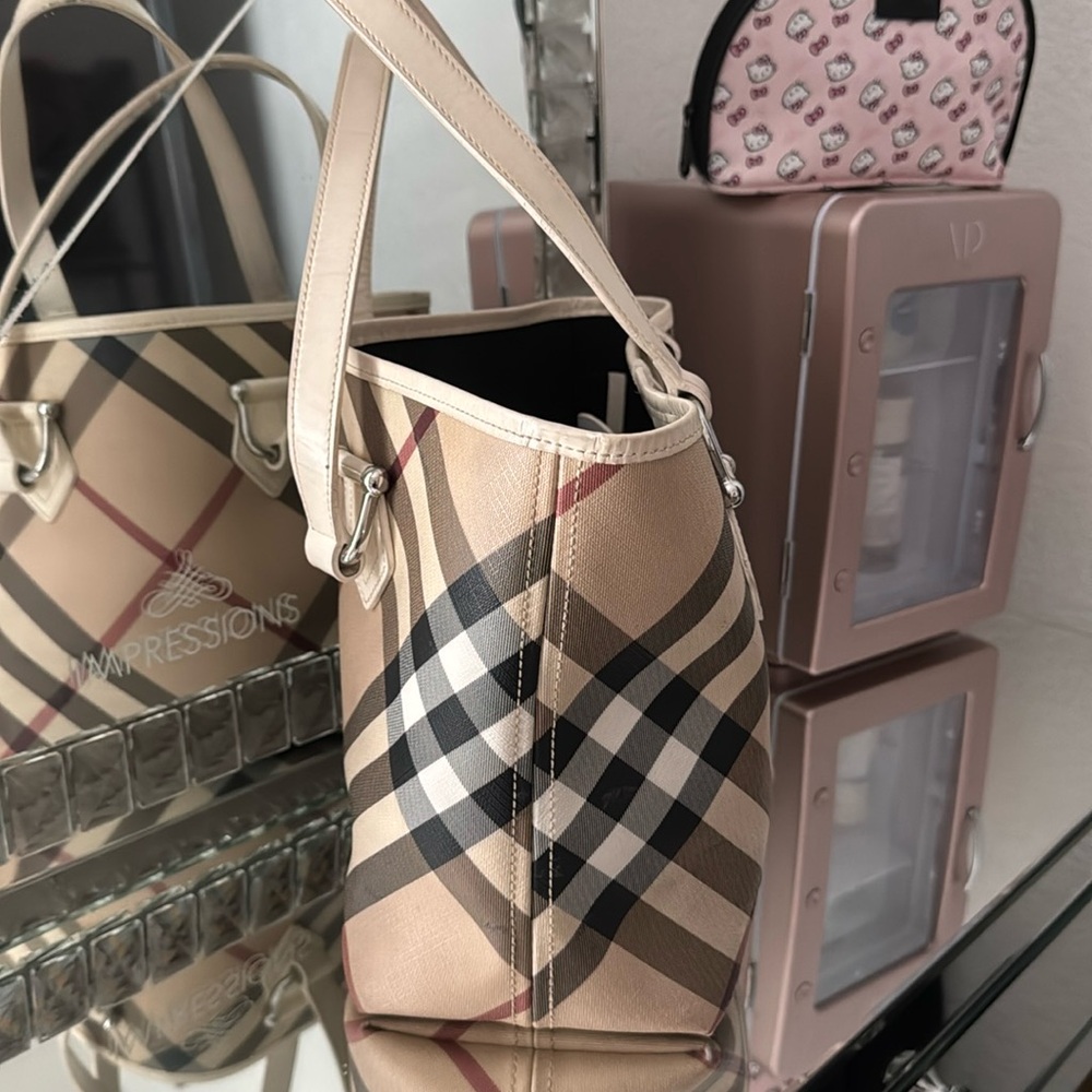 ♥️SOLD♥️BURBERRY Nova Check Tote 100% AUTHENTIC - Picture 3 of 12